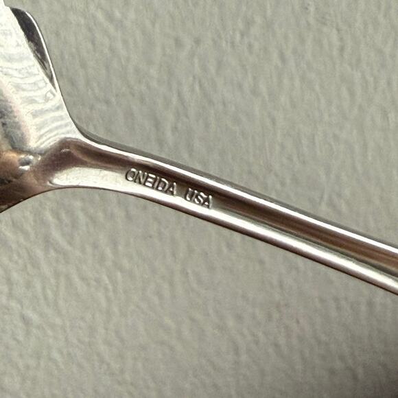 Oneida BANCROFT Teaspoon Sugar Spoon Butter Knife Stainless Flatware GLOSSY - Picture 3 of 4